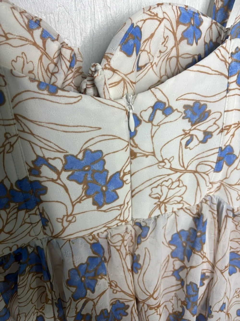 Adeirlina Cream Blue Floral Strappy Sleeve Mini Ruffle Dress size Small - Picture 9 of 12